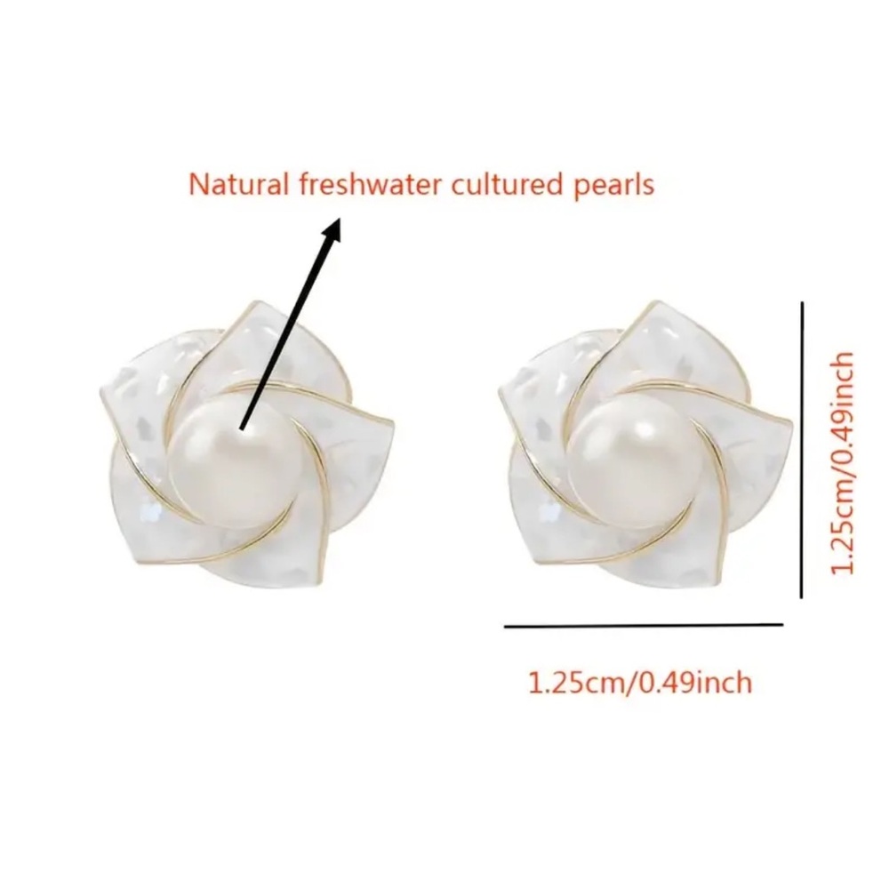 Natural Freshwater Cultured Pearl Seashell Stud Earrings - Picture 4 of 4